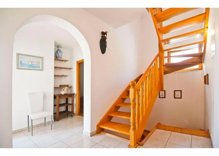 Mana アパート スプリト